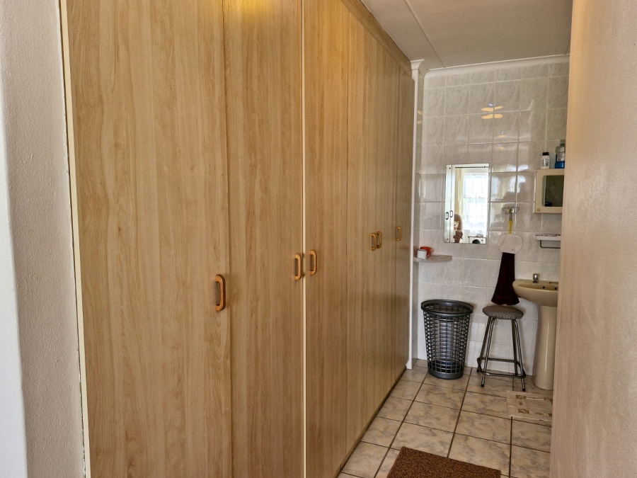 3 Bedroom Property for Sale in Fraaiuitsig Western Cape